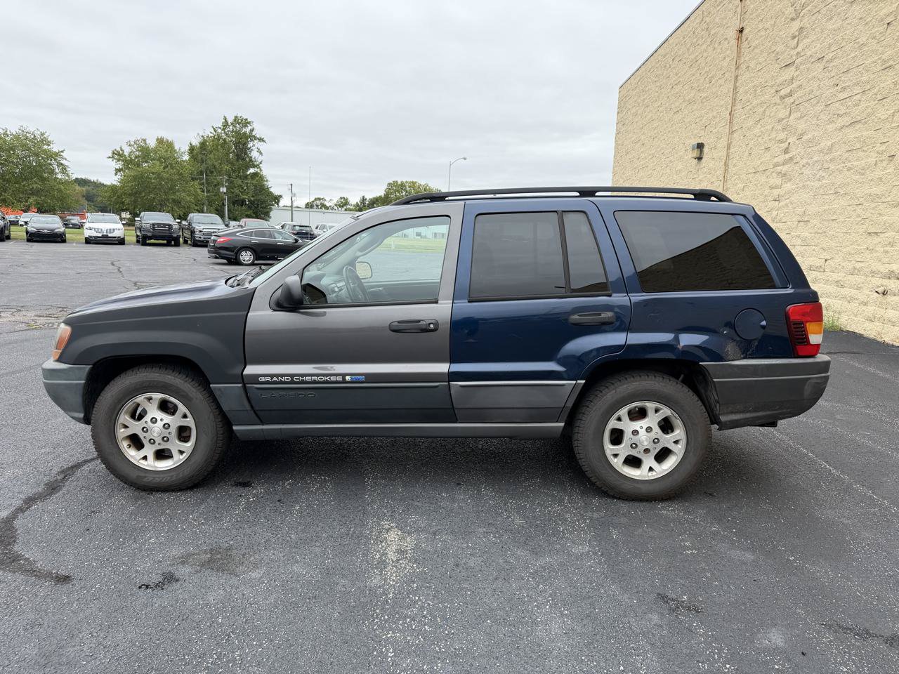 Used 2002 Jeep Grand Cherokee Laredo AWD/4WD image 2