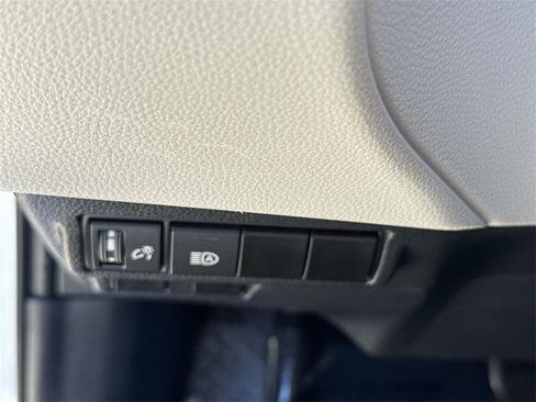 Used 2024 Toyota Corolla Cross L image 16