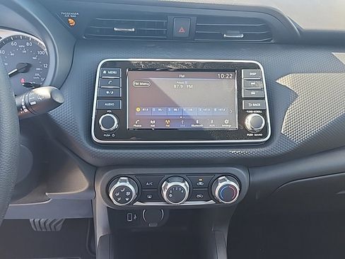 Used 2025 Nissan Kicks Play S image 29