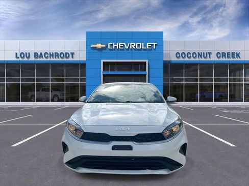 Used 2023 Kia Forte LXS image 3