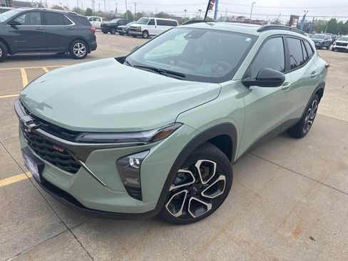 Certified 2024 Chevrolet Trax RS w/ Sunroof Package FWD image 3