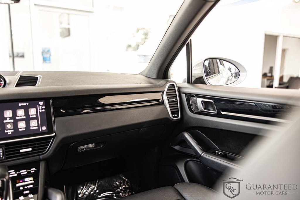 Used 2023 Porsche Cayenne w/ Premium Package AWD/4WD image 38