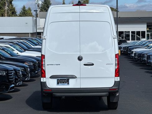 Used 2025 Mercedes-Benz Sprinter 2500 image 5