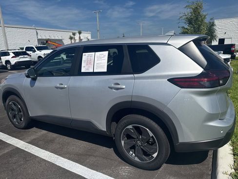 Used 2024 Nissan Rogue SV image 7