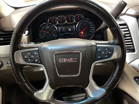 Used 2020 GMC Yukon XL SLT w/ Open Road Package AWD/4WD image 4