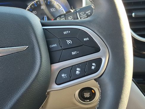 Certified 2024 Chrysler Pacifica Touring-L image 22