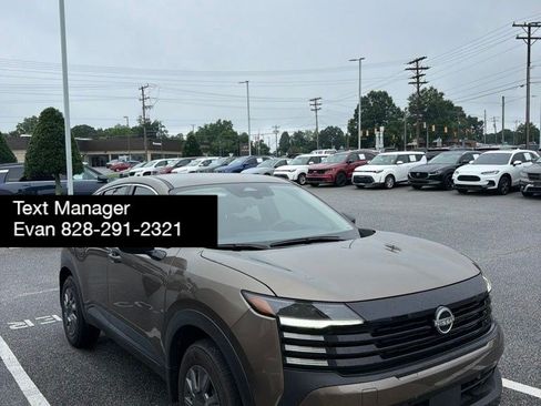 Used 2025 Nissan Kicks S AWD/4WD image 2