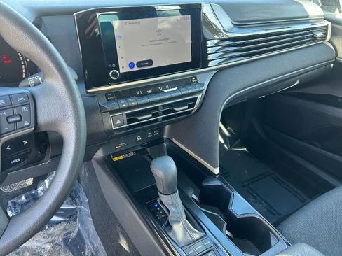 Used 2025 Toyota Camry LE image 17