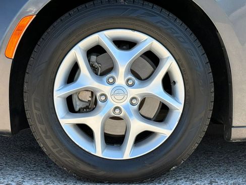 Used 2017 Chrysler Pacifica Touring-L w/ Tire & Wheel Group FWD image 27