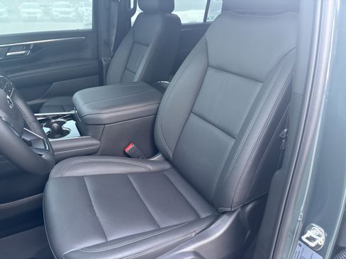 Used 2025 Chevrolet Suburban Z71 w/ Comfort Package image 9