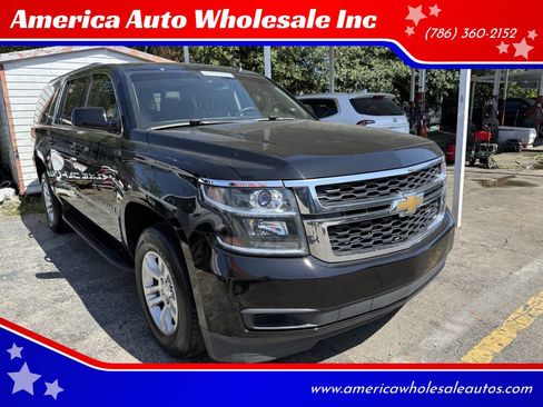 Used 2015 Chevrolet Suburban LT image 1