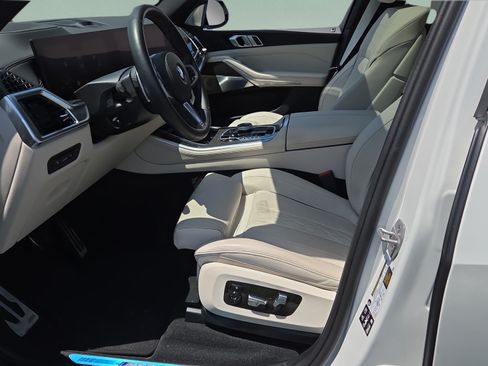 Certified 2025 BMW X5 M60i w/ Executive Package AWD/4WD image 9