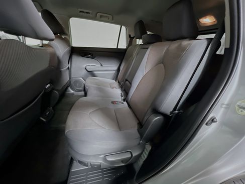 Used 2024 Toyota Highlander LE image 30