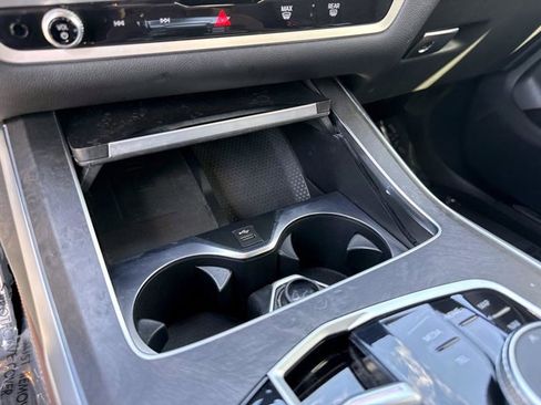 Used 2023 BMW X7 xDrive40i w/ M Sport Package image 32