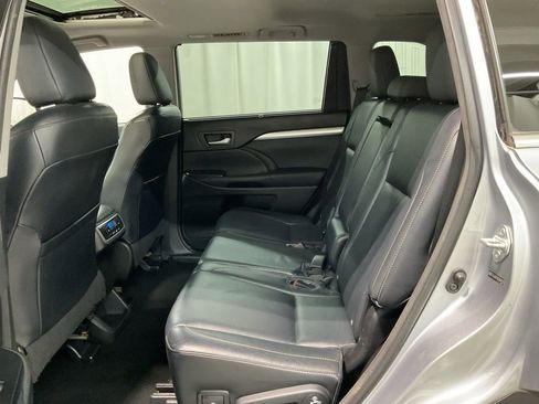 Used 2014 Toyota Highlander XLE image 22