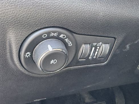 Used 2024 Jeep Compass Latitude AWD/4WD image 32