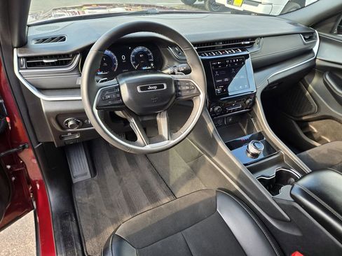 Used 2024 Jeep Grand Cherokee Altitude AWD/4WD image 14