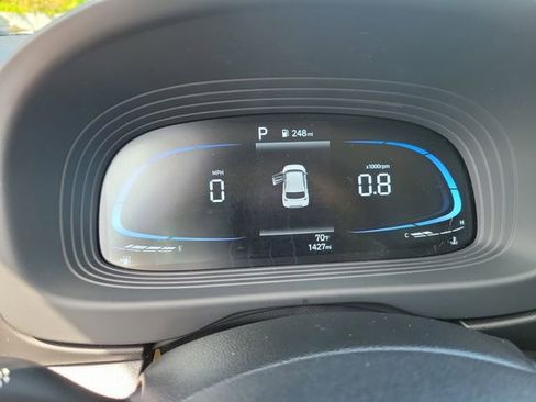 Used 2025 Hyundai Venue Limited FWD image 25