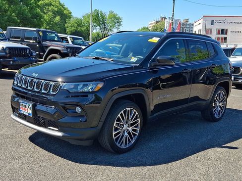Used 2023 Jeep Compass Limited w/ Elite Group AWD/4WD image 3