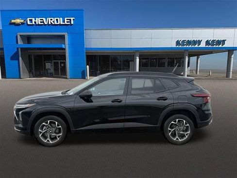 Used 2024 Chevrolet Trax LT w/ Driver Confidence Package FWD image 30