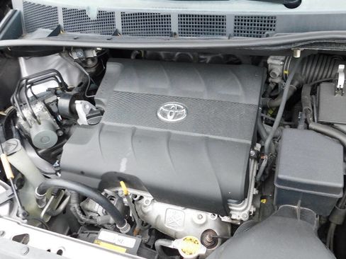 Used 2011 Toyota Sienna LE image 31