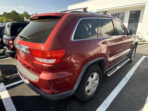 Used 2013 Jeep Grand Cherokee Laredo w/ Laredo E Group image 4