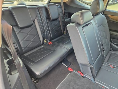 Used 2024 Volkswagen Atlas SE FWD image 12