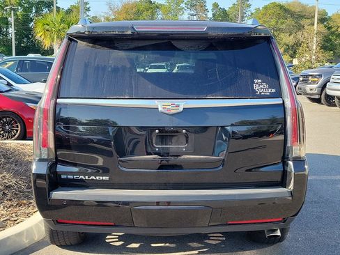 Used 2020 Cadillac Escalade Premium Luxury RWD image 10