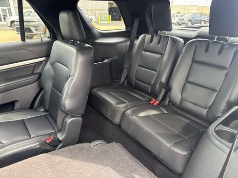 Used 2019 Ford Explorer XLT w/ Equipment Group 202A FWD image 33