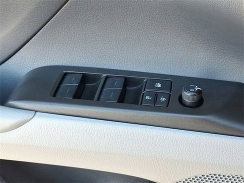 Used 2023 Toyota Camry SE image 20