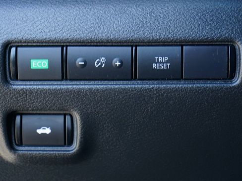 Used 2024 Nissan Sentra SV w/ All-Weather Package FWD image 18