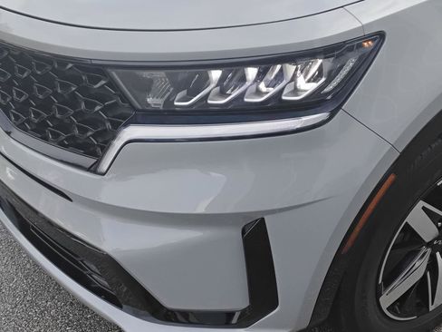 Used 2022 Kia Sorento EX w/ Panoramic Sunroof Package image 7