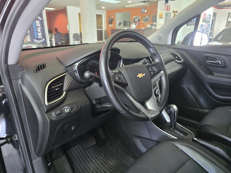 Used 2019 Chevrolet Trax LT w/ LT Convenience Package FWD image 7
