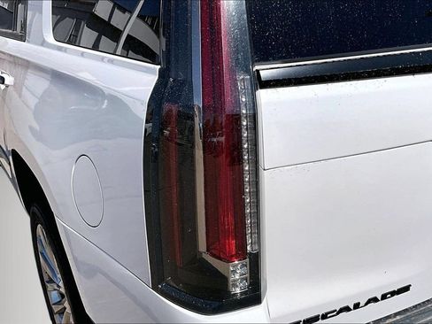 Certified 2019 Cadillac Escalade Platinum AWD/4WD image 22
