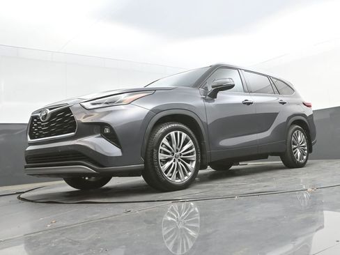 Used 2021 Toyota Highlander Platinum AWD/4WD image 34