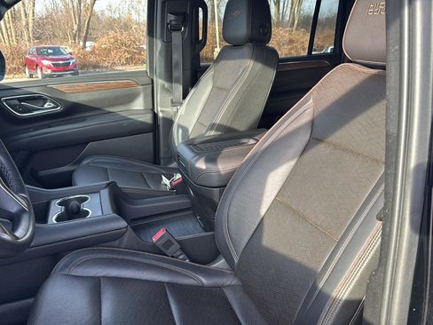 Used 2023 Chevrolet Suburban High Country image 13