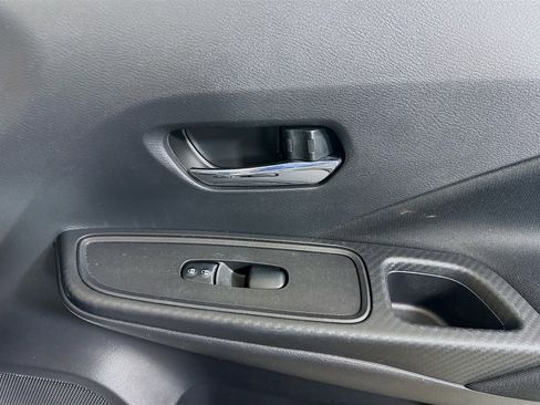 Used 2021 Nissan Versa SV image 31