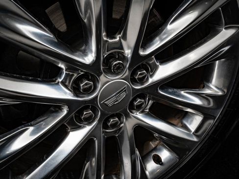 Used 2018 Cadillac XT5 Platinum w/ Driver Assist Package AWD/4WD image 8