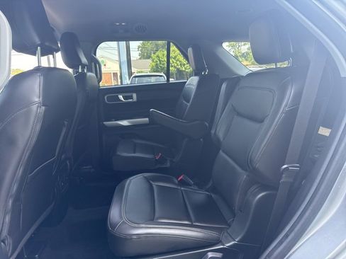 Used 2022 Ford Explorer XLT w/ Equipment Group 202A image 12