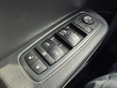 Used 2013 Chrysler 300 C image 32