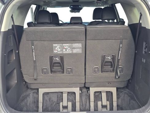 Used 2025 Kia Carnival SX w/ SX Dark Edition Package FWD image 12