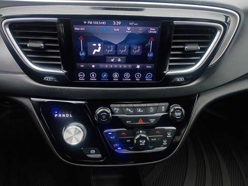 Used 2019 Chrysler Pacifica Touring Plus w/ Advanced Safetytec Group FWD image 4