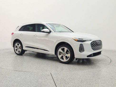Used 2025 Audi Q5 Premium Plus w/ Premium Plus AWD/4WD image 3