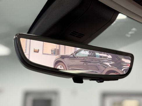 Used 2021 GMC Yukon Denali w/ Denali Premium Package image 36