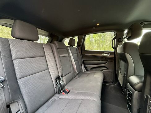 Used 2019 Jeep Grand Cherokee Laredo image 21