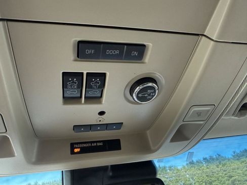 Used 2019 GMC Yukon XL SLT w/ Open Road Package AWD/4WD image 36