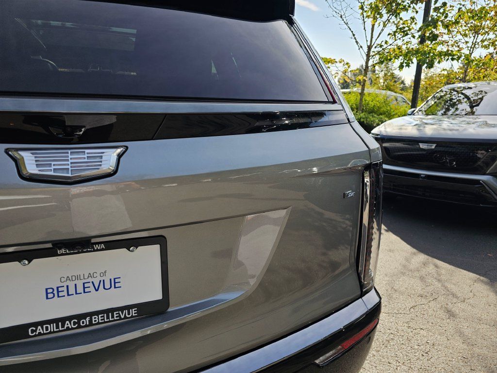 New 2027 Cadillac Vistiq Luxury AWD/4WD image 17