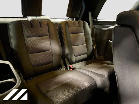 Used 2017 Ford Explorer XLT AWD/4WD image 27