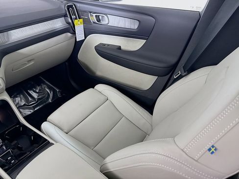 New 2026 Volvo XC40 B5 Plus w/ Climate Package image 25