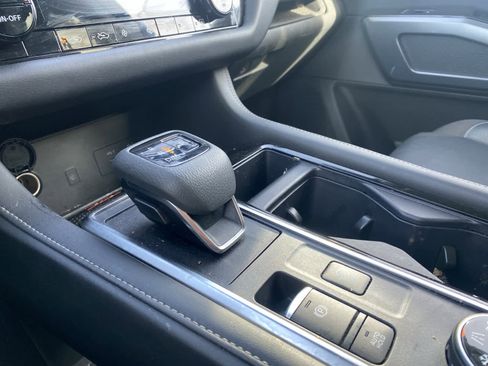 Used 2024 Nissan Pathfinder SL image 25